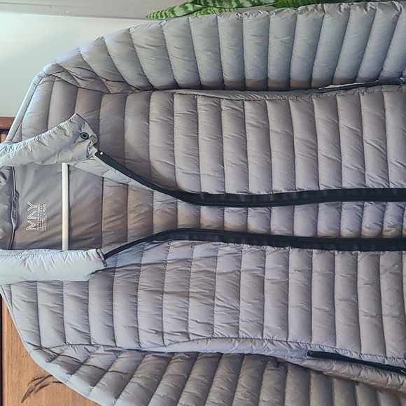 Puffer Jacket in Excellent Condition - Picture 3 of 4